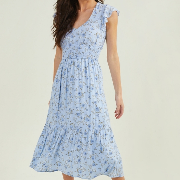 Altar'd State Dresses & Skirts - NWT Altar'd State Light Blue Floral Maxi Dress size Small